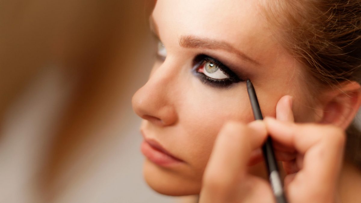Maquiagem Simples: Aprenda a fazer MAKES INCRÍVEIS em casa